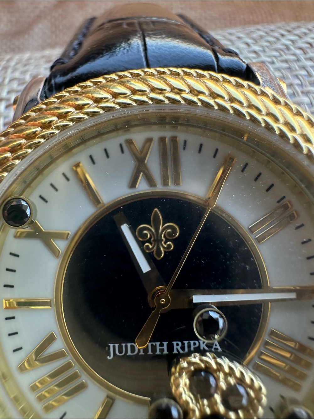 Judith Ripka Floating Crystal Heart Shaker Watch Gold Tone Leather Strap - Picture 15 of 16